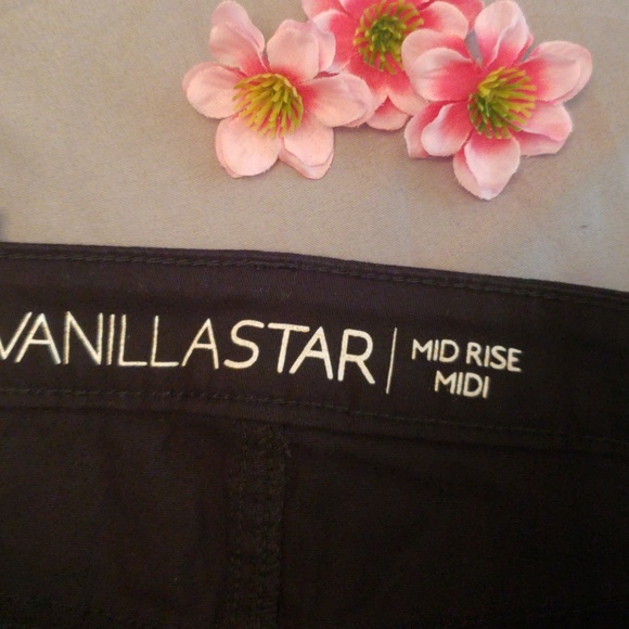 NWT Juniors Vanilla Star distressed black shorts - Picture 2 of 7